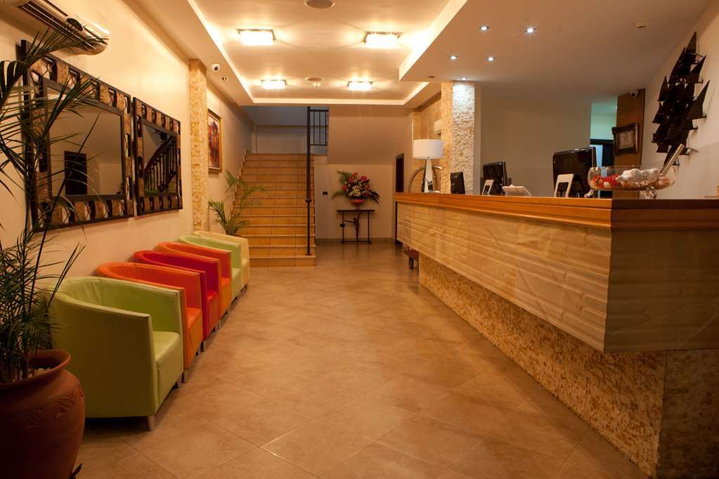 Oak Plaza Hotels East Airport Accra Dalaman gambar